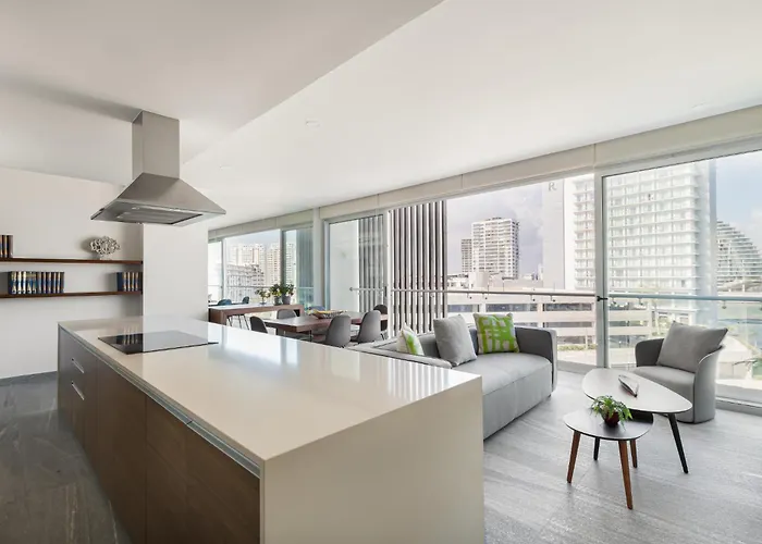 Oceanview 3 Bedroom Condo, Rooftop Pool&Jacuzzi, Beach!