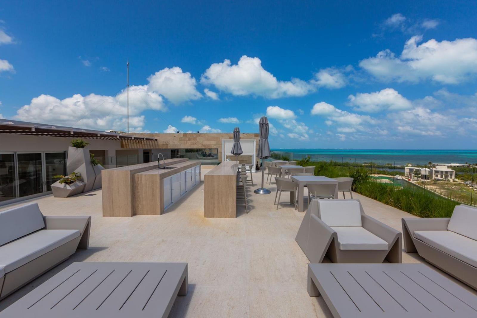 Oceanview 3 Bedroom Condo, Rooftop Pool&jacuzzi, Beach! Apartment