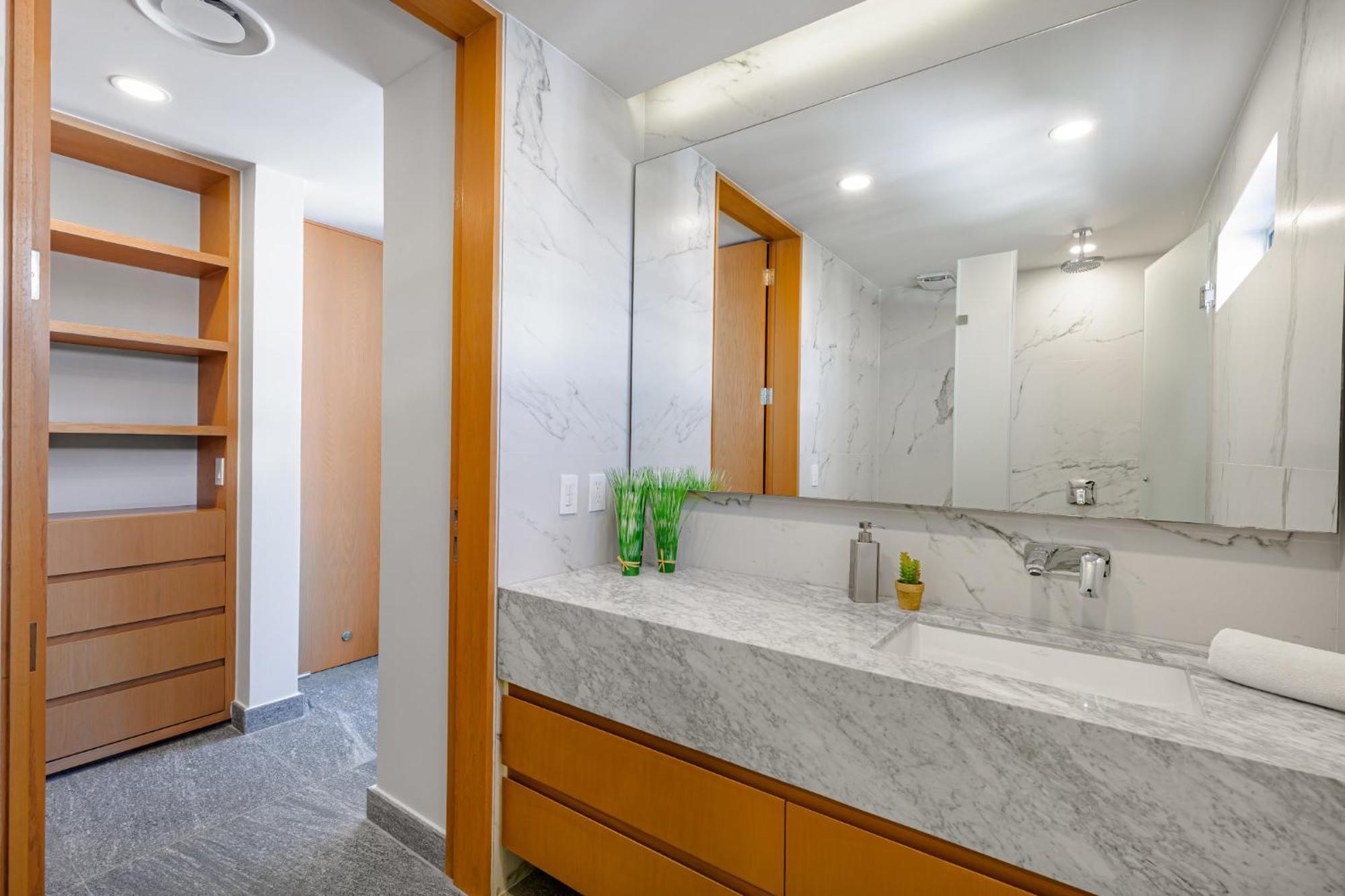 Oceanview 3 Bedroom Condo, Rooftop Pool&jacuzzi, Beach!