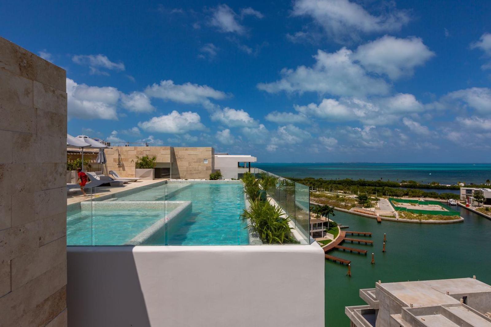 Oceanview 3 Bedroom Condo, Rooftop Pool&jacuzzi, Beach! Apartment